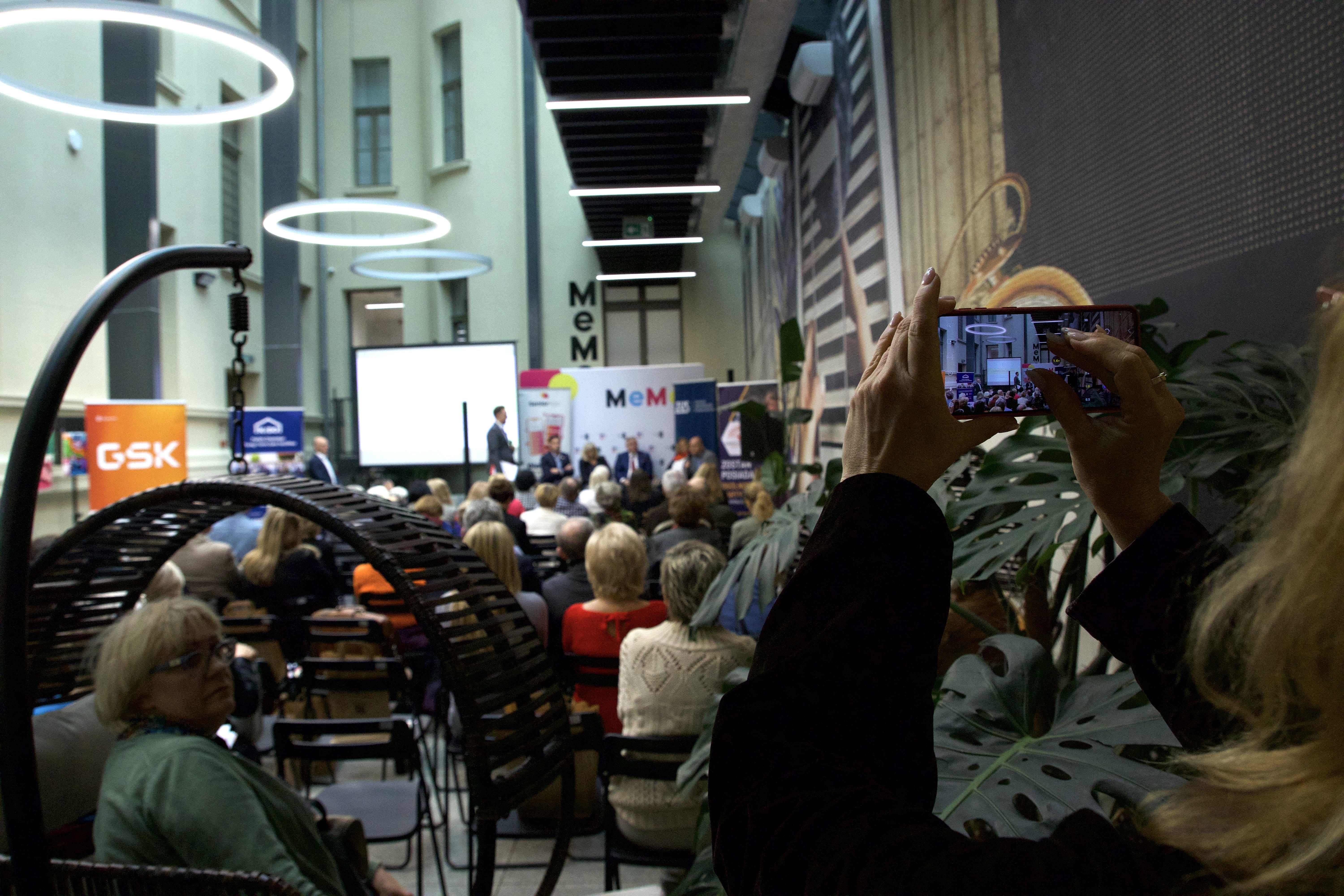 Wyniki konferencji odsłaniają wyzwania polskich Seniorów: co czwarty senior mierzy się z izolacją