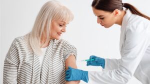 Szczepienia seniorów – klucz do dobrego zdrowia